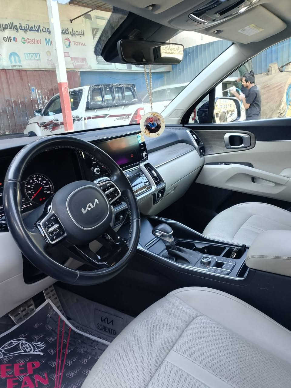 سورنتو امريكي 23 فول ماشيه 62 الف ك   محرك 2500تيربو حادثها قبق جنطه خلفي مبدل ومصبوغ  بغداد بأسمي جاهزه من كل النواحي اللون اسمنتي السعر 285 بغداد, العراق


**إذا كنت صاحب هذا الإعلان وتريد حذفه لأي سبب، رجاءا أرسل رسالة إلى الدعم الفني**