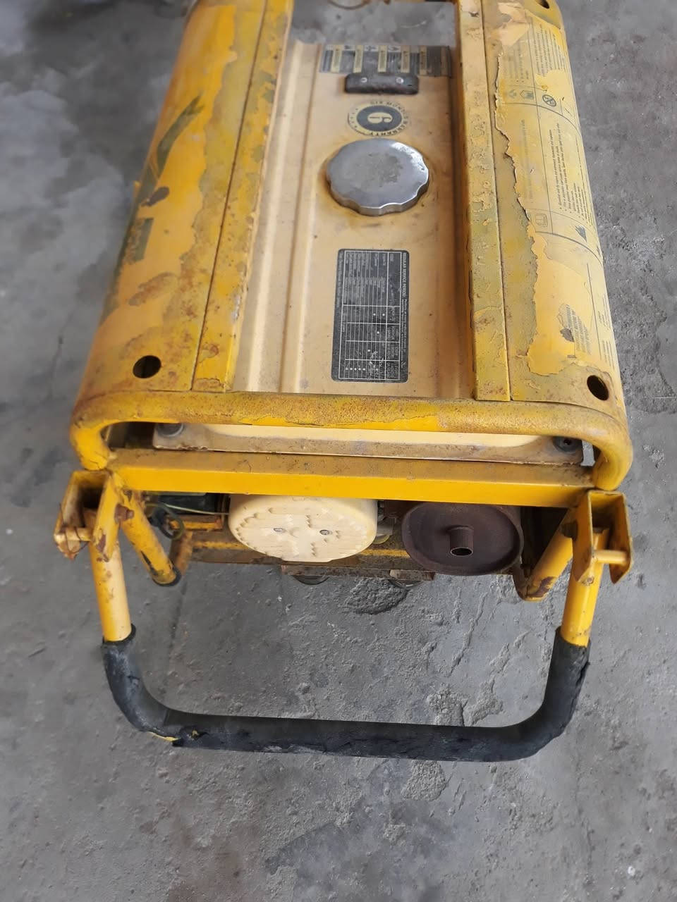 السلام عليكم مولد سلف 12امبير  محرك مامفتوح كامل وشغال نكره سلف توليد يخبل مولد كامل نقص حته باتري بي سعره 125 العنوان كرمه علي للأستفسار اكثر على الرقم ***********
