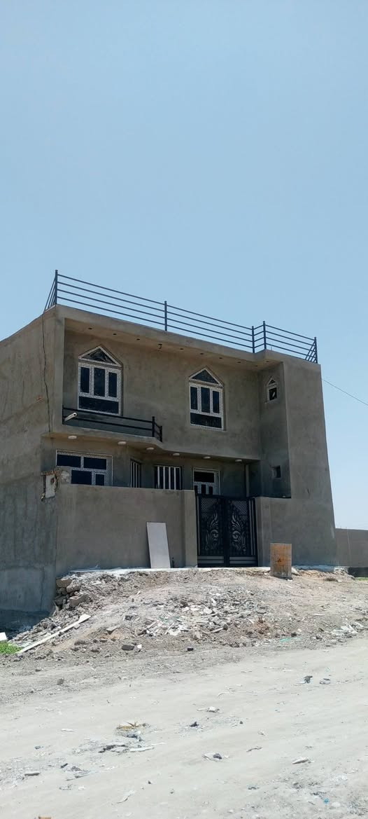 بيت طابو صرف محيزم 7 على شارع 100 ،مساحة 100مربع 10*10 غرف نوم 2 صيحات 2 مطبخ صاله هول بناء درجه اولا ،كامل خدمات ماء كهرباء،***********
