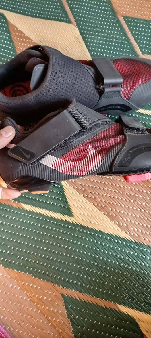 الانقراض مال باله للبيع الحذاء واللوكات قياس الحذاء 41 انظاف قطعتين ويريدهن بهن مجال سعرهن مكان الايمن***********
