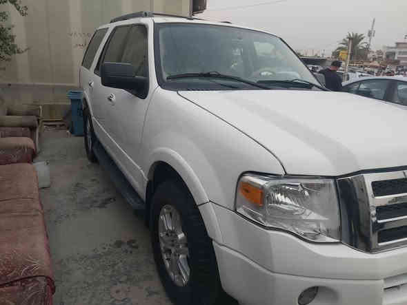 اكسبديشن بتره  سليمانيه هزه براد سنويه كامله جديده سنويه ٢٨ هزه براد ٢٦ شركه نيفا خليجي بيه بالعراق جاملخ ايمن وبنيد بدون داخل صبغ  والباقي مكفول داخل بيجي مديل ٢٠١٢محرك ٥٤٠٠ لوك كير اكسل صدر امامي خلفي تبريد ٣ قطع بريك سكليتر كهرباء كرسي السائق كهرباء  والحمد لله السياره كله كامله .
السعر ١٤٠ ورقه 
مكان السياره الدوره حي الصحه 
     ***********
