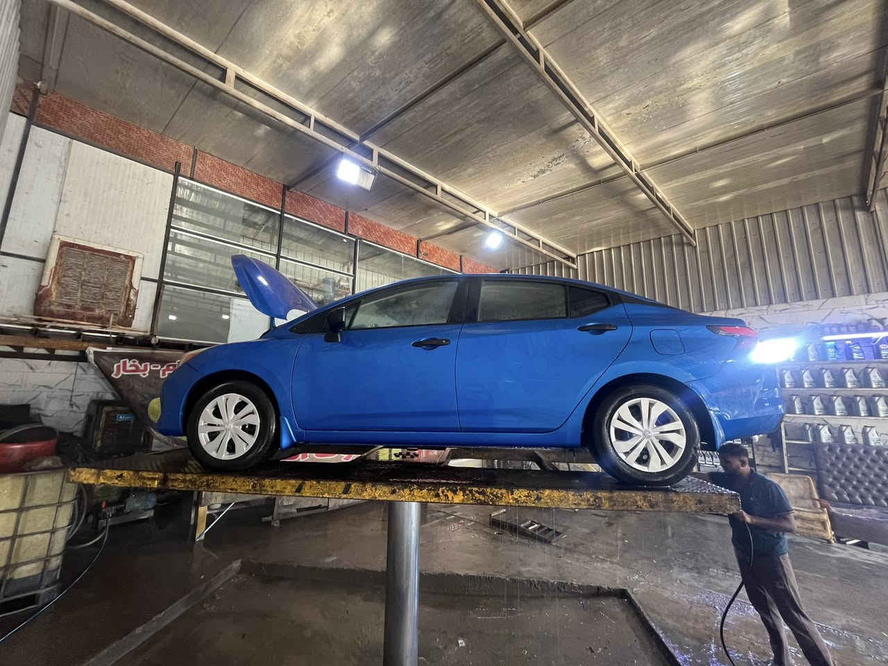 سلام عليكم نيسان فيرسا موديل 2024 ماشية 27 الف سياره جديده وعلى وضع الشركة فول مواصفات عدا البصمة محرك 1600 دبل نوزل حساسات خلفية شاشة وكامره رادار امامي وخلفي توقف ذاتي امامي وخلفي تنبيه خروج عن المسار السياره جاهزه وكلشي بيها على وضع الشركة مبدل بيها فقط بنيد وحادثها بدون دواخل كلش خفيف السعر 138 او مراوس بسيارهBYD الهايبرد 
للاستفسار ***********
