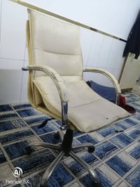 كرسي دوار • مستخدم نظيف • داموك