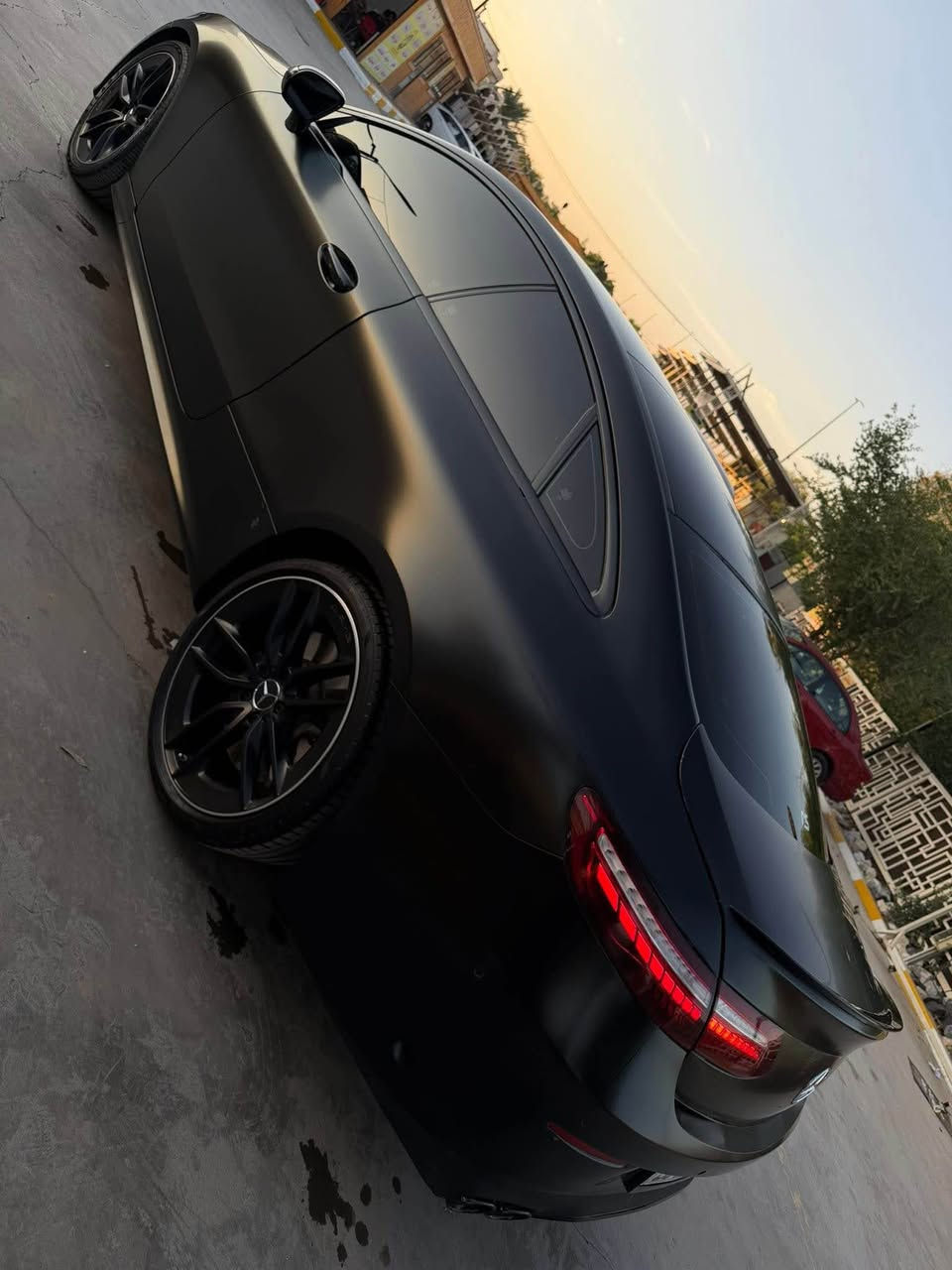 السلام عليكم 
مارسيدس  E53 موديل 2023 
فول مواصفات وكاملة ع آخر حبة فلس متصرف عليها ماشية 14km اخوان السيارة عارضهه جوى السوك ومغلفه ppf والحادث بالمنشور قبغ صندوق وجاملغ  صبغ السيارة موجوده بمنطقة زيونة وسعرها 465 ورقه 
للاستفسار *********** بغداد, العراق
