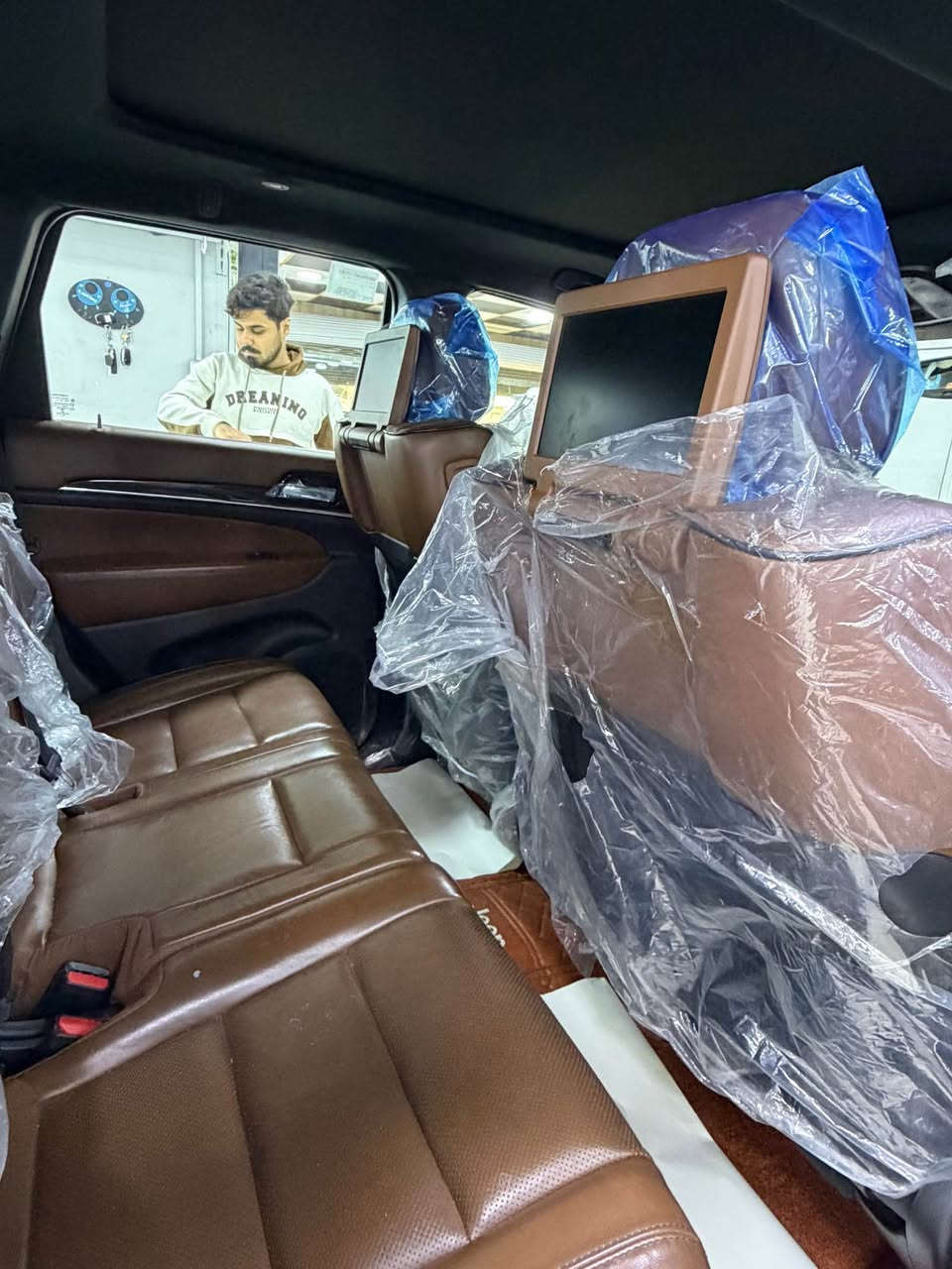 سلام عليكم للبيع جيب اوفر لاند موديل ٢٠٢١ 
سياره واريد خليجي وكاله هارلم 
مواصفات فول فول حته دعاميه اماميه رادار 
كلين تايتل بدون صبغ بدون تعديل بدون شخط 
لاستفسار *********** كركوك, العراق
