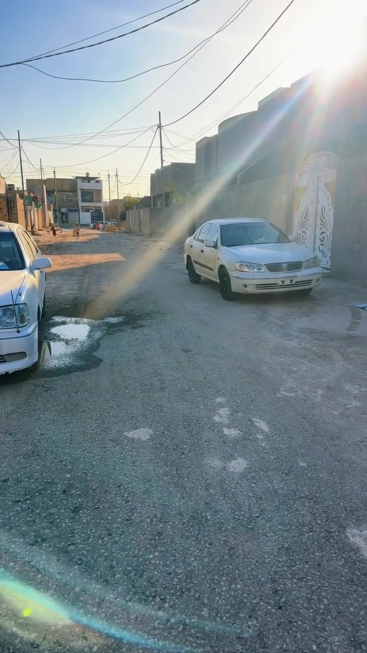 السلام عليكم بيت للايجار في ابوصخير حي الجمهوري شارع ملعب قرب اسواق كرار طويل يتكون من غرفتين وصالتين ومطبخ وصحيات بيت نضيف جدن  مساحته 110 مربعه طابقين  بدل ايجار 250  الأتصال على الرقم ***********
