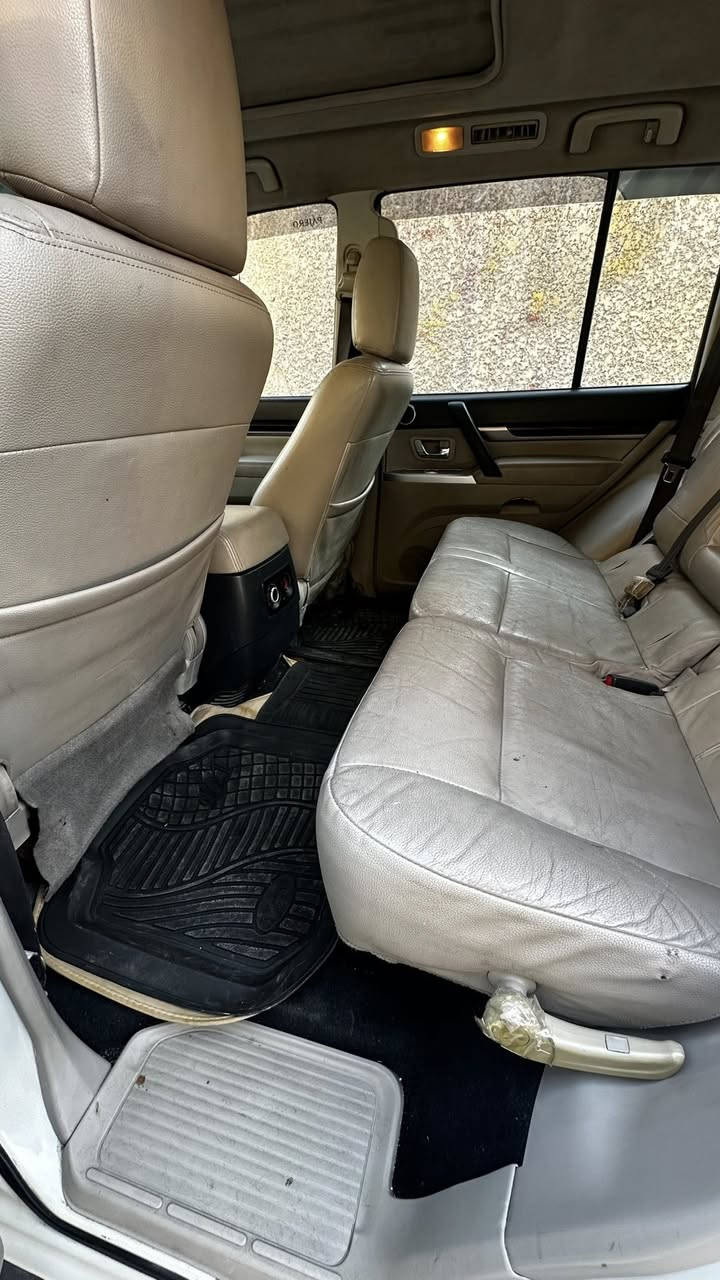 سلام عليكم 
للبيع باجيرو حبتور2014  محرك 3500 (6سلندر) فول مواصفات كشنات كهرباء فتحة سقف دمام 
+منضومه زنون الصليه + عزل من الطسات 
+شاشه  وتربيد خير من الله ثلج 7راكب 
سياره مكفوله كفاله عامه من الدعاميه للدعاميه فقط ملاحضه صغيره بيه اقل الشبر بار بل بنيد  سونار وين ميعجبك افحص ماشيه 100km حقيقي. سنويه لل26. مكاني بغداد الامين الثانيه سعر 170
بيها مجال.   للأستفسار ***********
***********
