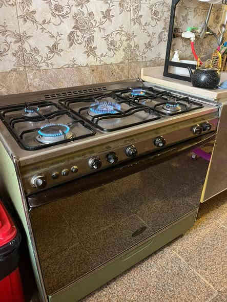 السلام عليكم للبيع طباخ. كريازي اصلي باب اول
كلشي شغال 
عنواني الدورة قرب ابو طياارة
السعر 280 وبي مجال. 
***********
