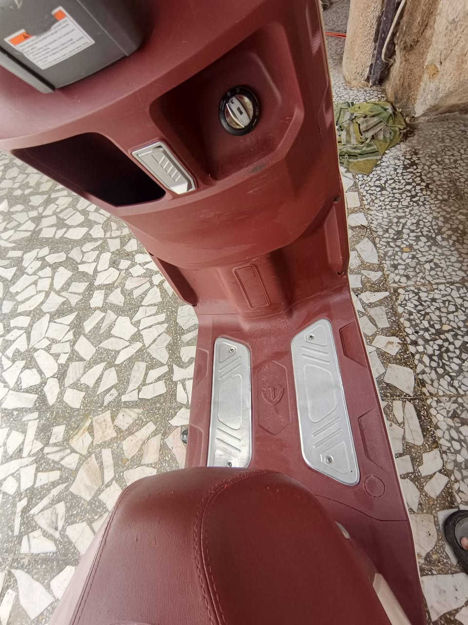 دراجه شحن ريان وحش الكون لون حليبي مواصفاتها: اخذتها بواحد وميه وخمسين وقفلها واحد وخمسين + اي عطل مابيها+ صارلها ٤ اشهر مستعمله
نضامها vip
 بيها نضام الرجوع للخلف
تشغيل بصمه عن بعد
لايت عالي ناصي زنون اصلي
هورن سيدان
دبلات غاز 
ست بطاريات مسطره والبطاريات وكاله تفحصهن 
مرايات وياهن
صندوك بيها 
ملفها ٢٢٠٠
دبل اشاره
بريكات دسك
ثلاث نمر
تمشي ٨٥ الحقيقيه ٨٠
وتمشيك مسافه ٨٥ كيلو متر


**إذا كنت صاحب هذا الإعلان وتريد حذفه لأي سبب، رجاءا أرسل رسالة إلى الدعم الفني**