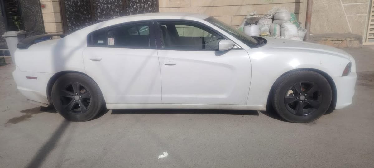 ‏سلام عليكم أن شارجر 2012 ‏سيارة كلي بيها شو اخبارك قلي له السعر 165
***********
