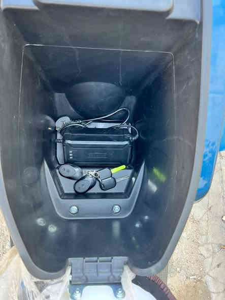 سلام عليكم شباب دراجه شحن للبيع  نوع سكنس دراجه زيرو زيرو صارلها15 يوم من ماخذها من معرض وصل شراء موجود دراجه كل نقص وعيب مابيها امانت الله بعدها بلجيس  بيها مواصفات تخبل 

الموديل 2025❤️
النوع سكنس  شركه جوهره بحريه❤️‍🔥
البطاريات 6دبل😋
التحويلات3😳
السرعه 80❤️‍🔥
الرجوع الـ خلف 🤷‍♂️
لونها مميز🤍
شاشه تاب تعرض الك كل عطل😋
بريكات دهن دسكات هدروليك ❤️‍🔥
تايرات جوبلس🤷‍♂️
دبل إشاره 😋
استان صفح وتعليك😙
تشغيل عن بعد 🤷‍♂️
جهاز إنذار السرقه ❤️‍🔥
بصمات 2🙀
سويجات 2🥺
شاحنه اصليه❤️
مسافه تحت صندوق جبيره ❤️
تمشيك بل شحنه وحده 60كيلو 🤷‍♂️

اي استفسار اتصال 

***********

مكاني بغداد لاعظميه
