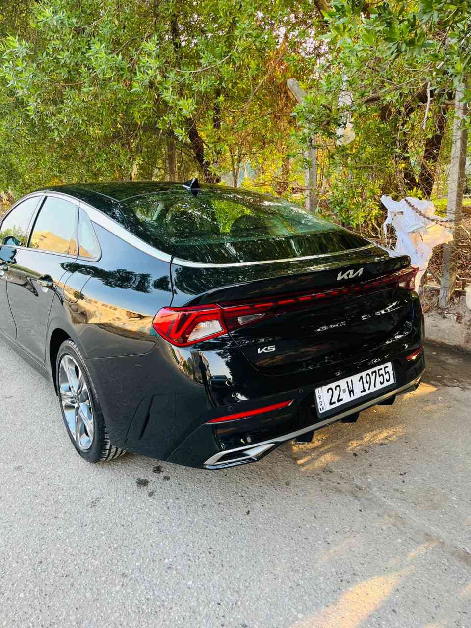 السلام عليكم
للبيع فقط كي فايف 2024 EX فول 1/1 اسود

محرك 1.6 لتر تيربو بقوة حوالي 180 حصان، وناقل حركة أوتوماتيكي 8 سرعات، مع ميزات فاخرة مثل فتحة سقف بانوراما، شاشة لمس كبيرة، مقاعد جلدية مدفأة ومبردة، وأنظمة مساعدة للسائق مثل الرادار وتنبيه الخروج عن المسار، وشاحن لاسلكي 

السعر 207$ وبيها مجال

ماشيه 17 الف جاهزه من كلشي متصرف دينار 

صبغ بنيد فقط بدوان دواخل صور الضرر مرفقه ايرباك دركه فقط 
وراجع سستم

رقم اربيل الجديد تحويل وكاله حسب رغبه المشتري

مكاني بغداد الدورة *********** متوفر واتساب
