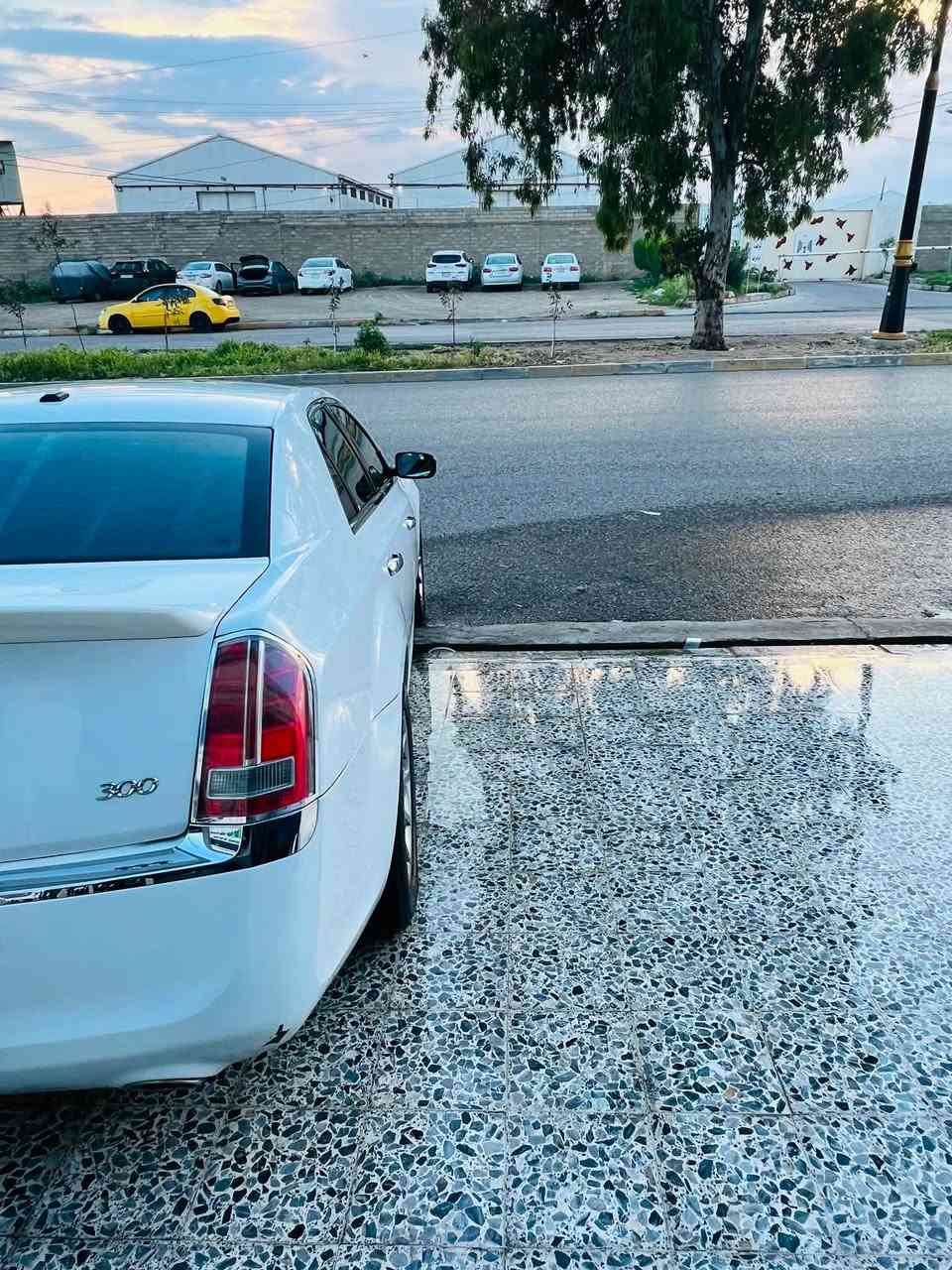 السلام عليكم
✅السعر 175$

✅ الموديل: 2012

✅ النوع: Chrysler 300C

✅ المحرك: 3.6L Pentastar V6 بقوة 292 حصان

✅ ناقل الحركة: أوتوماتيك 8 سرعات ناعم واقتصادي

✅ نظام الدفع: دفع خلفي (RWD)

✅ وضعيات القيادة: Eco وSport

✅ تبريد وتدفئة ممتازة

✅ السيارة نظيفة وجاهزة على اخر حباية مسويلة ادامة كاملة قبل يومين

✅السيارة مكفولة كفالة عامة فقط بارد السونار مرفق مع الصور

📍 الموقع: بابل موصل الشلالات مدينه العاب دجله ستي 

للاستفسار:***********
***********
