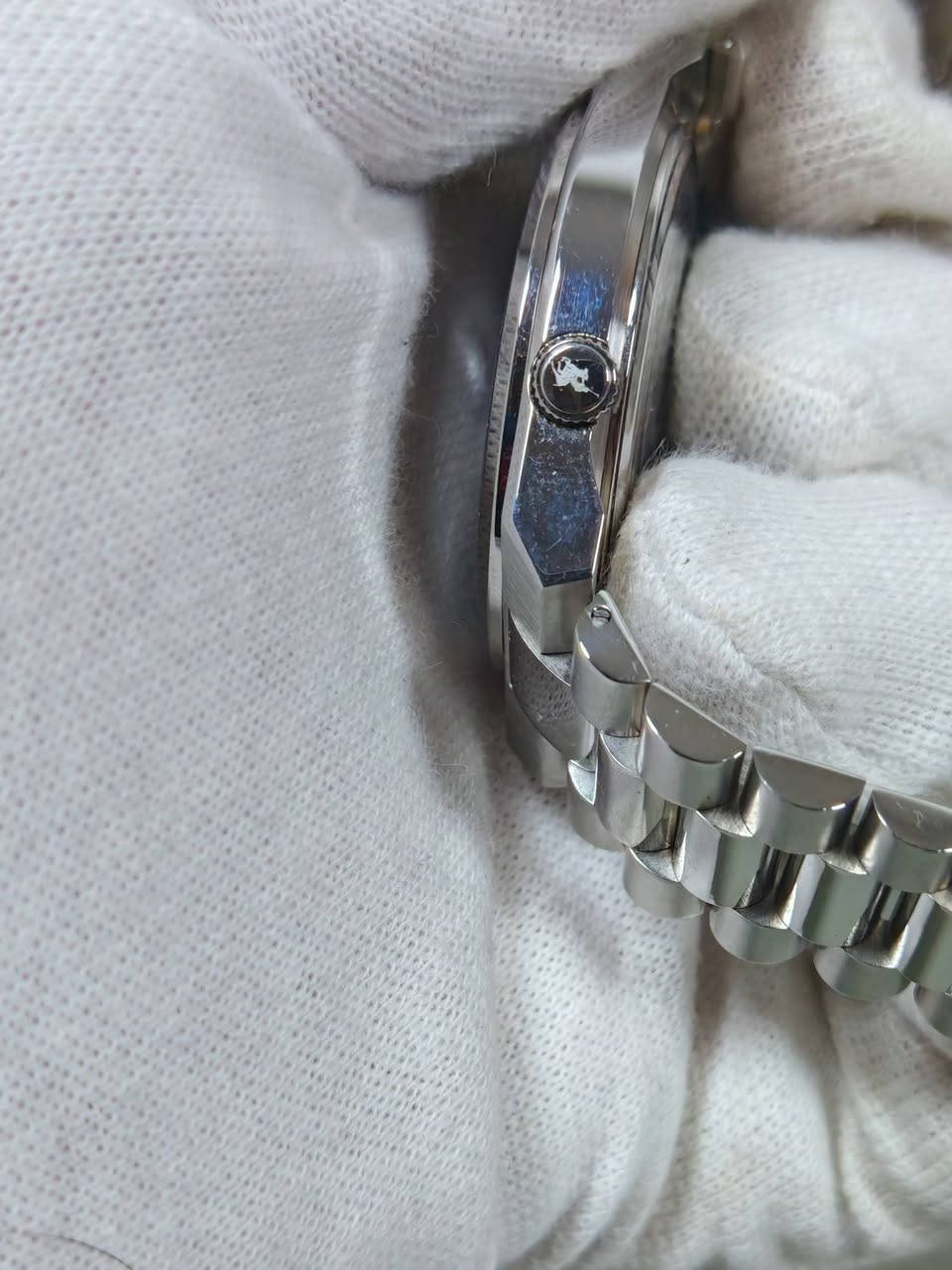 مزاااااااااد مزاااااااااد 
يوجد لدينا اليوم مزاااااااااد جديد لساعه فخمه وانيقه 
الساعه بولو رالف امريكي اصلي موديل حديث تاتي مع علبه حافظه لعدم توفر العلبه الاصليه مع الظمان سنه كامله 

فتحة باب الساعه 35 دولار  واقل رفعه 5دولار

يبدا المزاد الان وينتهي غدا ساعه 12 ليلا 

الساعه امريكي 
مكينه ياباني 
ارقام لامينوس 
عقارب لامينوس 
منفذ شهري
قطر 40
بدن ستانلس ستيل
طلاء ثابت
ضد الماء 50متر
قفل فراشه 
 تاتي كاملة المرفقات مع الظمان سنه كامله 
يوجد توصيل لجميع محافظات العراق


**إذا كنت صاحب هذا الإعلان وتريد حذفه لأي سبب، رجاءا أرسل رسالة إلى الدعم الفني**