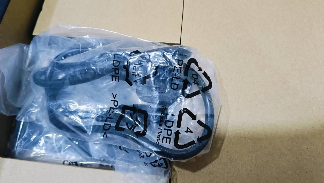 السلام عليكم
لابتوب كيمنك للبيع:
لابتوب MSI Thin 15 B13UCX   (جيل الثالث عشر )
المعالج core i5 - 13420H (الجيل الثالث عشر )
الرام  (ddr4)  حجم 8GB  قابل للتطوير
الهارد (Ssd) يحتوي على هارد    حجم 512 ssd m.2
اللي يعتبر من اسرع انواع الهاردات 
كرت الشاشة الخارجي (Nvidia Geforce GTX RTX 2050  ) حجم 4 كيكا 
الشاشه حجم 15.6 انج ضد التوهج  والانعكاس بتردد 144HZ هيرتز 
نظافة تصل الى 98%  
باتري ليثيوم 6 خلايا شحن سريع 120 واط وشاحنته الاصليه 
  كيبورد ضوئي لون ازرق  ليزري وبيهه منفذ تايب سي ورام وسيم كرت وكامره دقة 1080 الحاسبه مستخدمه شي قليل شخط واحد ‏ مابيه
بطارية 6 ساعات أو اكثر وحسب الاستخدام 
 بطارية قوية 🔋
  ‏وزن الابتوب خفيف ومناسب للتنقل
1.86 KG
  ‏+
  ‏هدية 🎁
(ماوس كيمنك RGB  +شاحنة اصلية 120W شحن سريع)
+++
هدية مع الابتوب
3 العاب+لعبة ببجي 120 فريم 
  ‏+
برامج
Microsoft office 2026
AUTOCAD 2026
PHOTOSHOP 2026
وافق ادمن❤️❤️
واتساب او اتصال ***********
