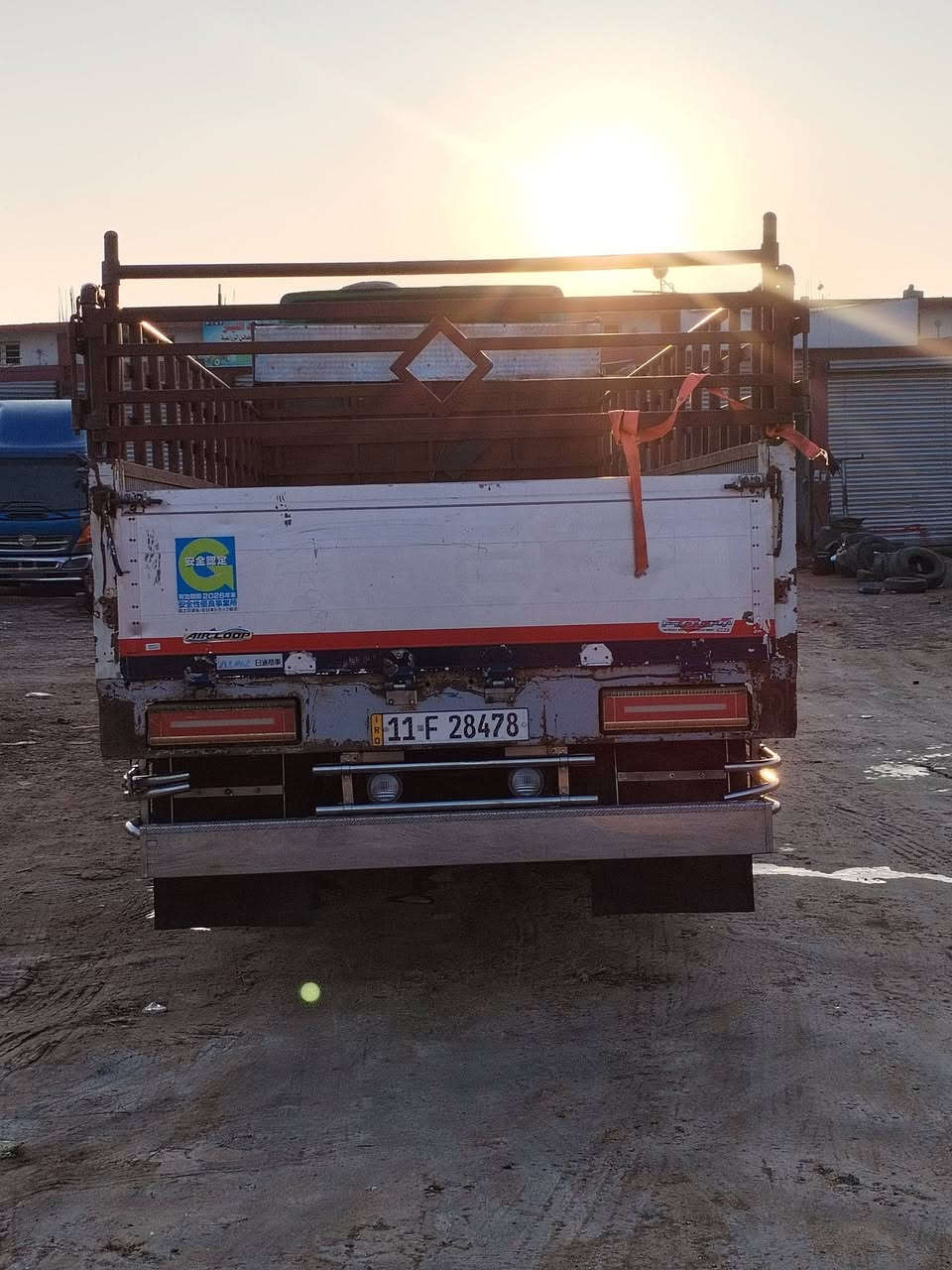 هينو شيطان للبيع ستة سلندر 80 فول عادي رقم بغداد للاستفسار ***********
