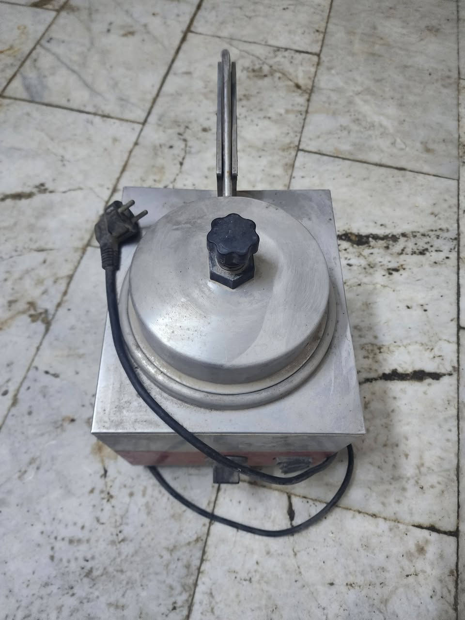 السلام عليكم
كنتاكي شغال شاشا خظرة نقص ماطور وكيج ضقط
كرل بركر 
حمايه كنتاكي 
طباخ ٤ عيون نقص عيون 
حمايه جبن 
عربانة صمون 
ميز استيل 
كراسي عدد ٨ 
بوجة حجم متر ونص 
براد بيتزا ما يبرد 
المكان بغداد ابيع شلع السعر مليون و٤٠٠ تفاصيل اكثر خاص او اتصال ***********
