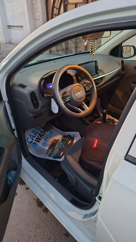Kia Picanto
السلام عليكم

كيا بيكانتو 2022 لون ابيض رقم اربيل تحويل او وكالة 

مواصفات 
محرك DOCH المرغوب 4 سلندر   
تحكم ستيرن جهتين  
4 جام كهرباء 
بلوجكتر امامي
شاشة 
كامرة دوارة 
لد نهاري
ويل كب 
مانع انزلاق
 حساس اطار 
سويج عدد 2 
AUX و USB
 بلوتوث 
اريل نافيكيشن

السعر 120$   

مكاني بغداد حي القاهره
للاستفسار واتساب. 
***********
