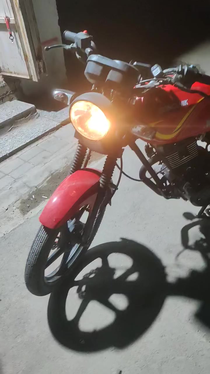 السلام عليكم دراجة موديل 26 جديدة السعر 800 ***********
