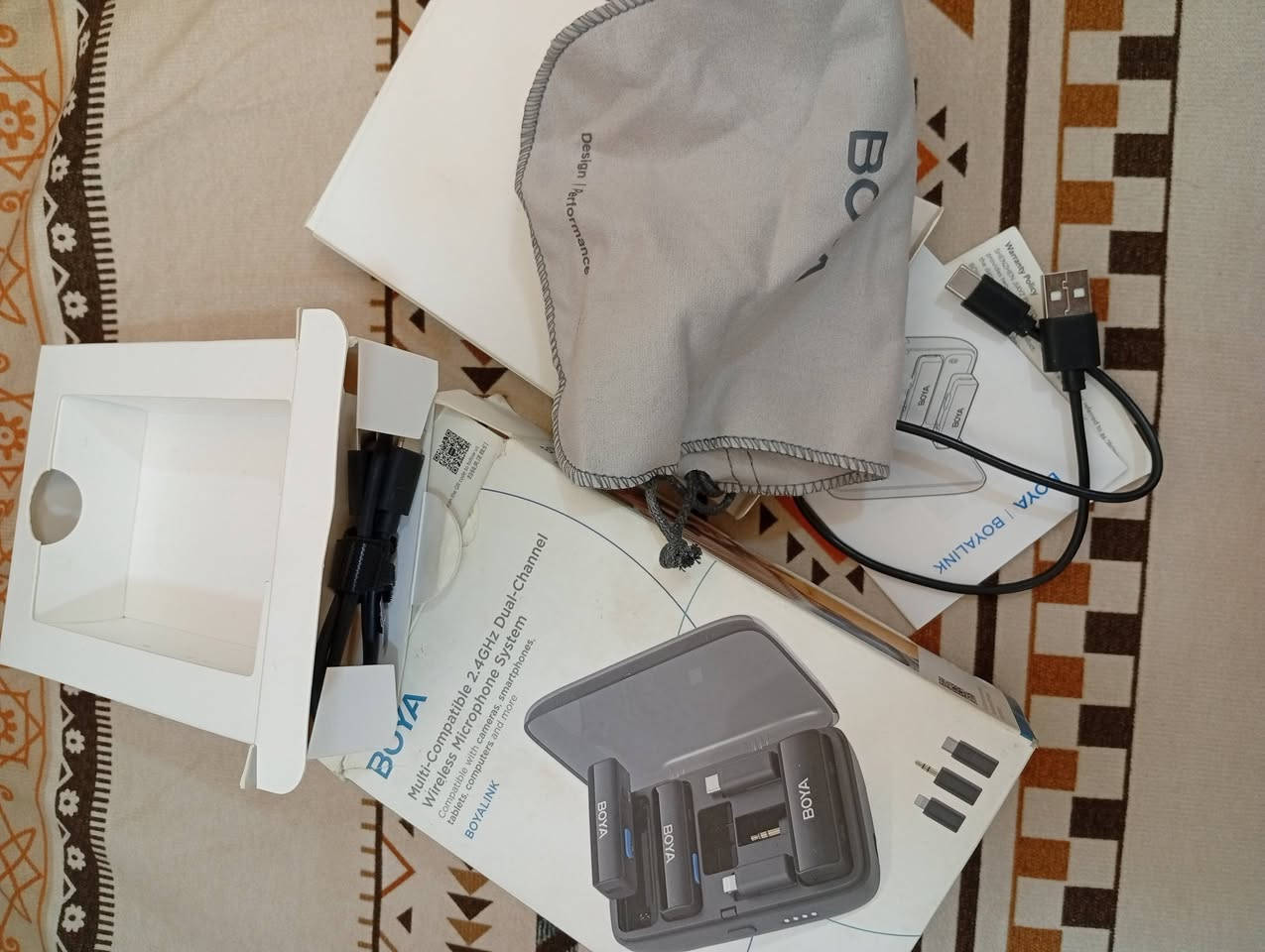 نك مايك متحدثين احترافي ماركة بويا للكاميرات و للموبايل
يجي مونو و ستيريو وبي خاصية عزل الضوضاء
يستخدم لفيديوهات صناعة المحتوى مثل فيديوهات الطبخ والفلوكات وفيديوهات التدريس وغيرها اشتريته ب150 واستخدمته مرتين او تلاثة

السعر 100 ألف 
***********
