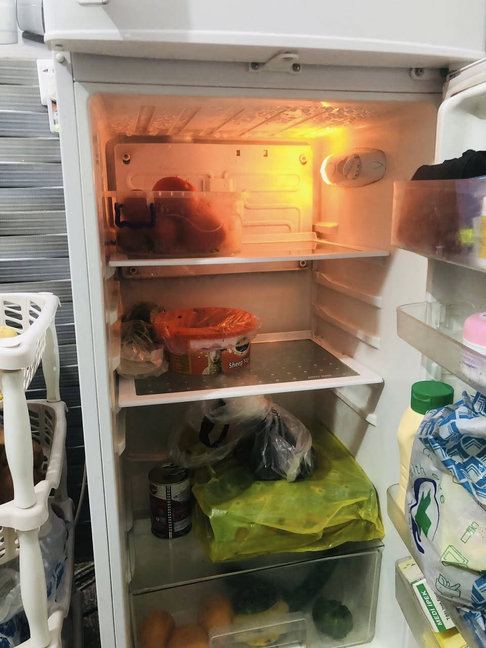 ثلاجه نوع شينون نظيفه جدا مداخله تصليح حجم وسط سعرها 150 مكان بغداد الصليخ  ***********
