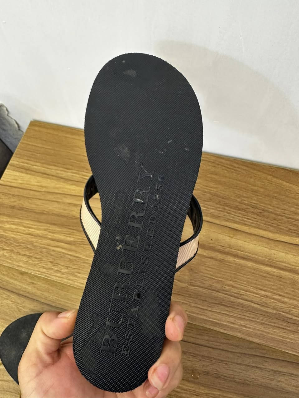 بربري اورجينال قياس ٣٨ 
@highlight


**إذا كنت صاحب هذا الإعلان وتريد حذفه لأي سبب، رجاءا أرسل رسالة إلى الدعم الفني**