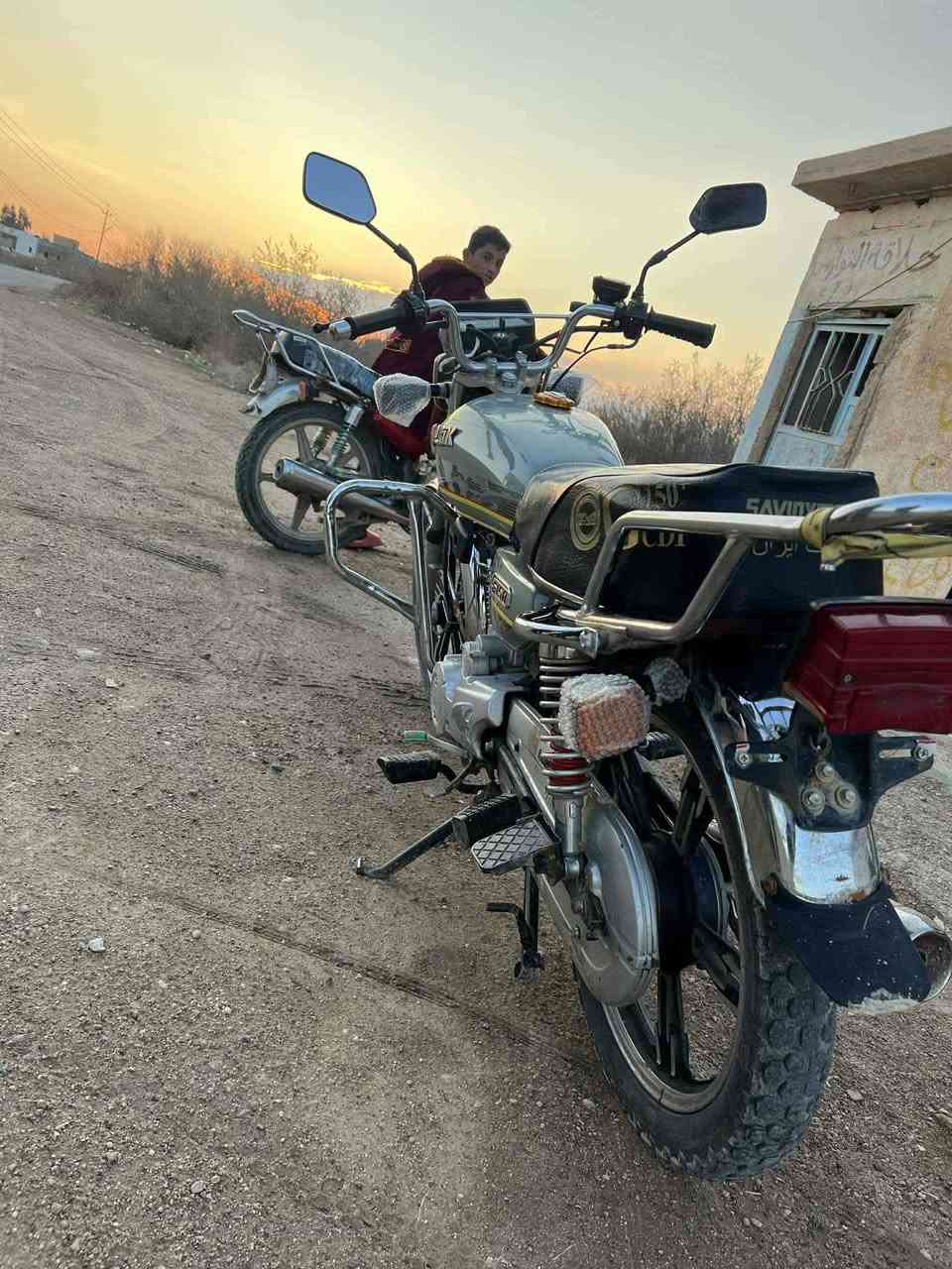 موطور البيع محرك ما مفتوح. كهرباعيات كلها شقاله سلف موديل 2023. السعر 620 وبيه مجال حك الجيه الشراي يتصل *********** مكان قريت الرافده. مكلف بل نشر
