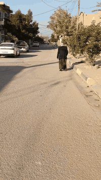 يا الله سلام عليكم قطعه طابوا صرف للبيع  في حي العسكري شارع المستوصف مساحه 305 متر متفونه أو جاهزه ***********
