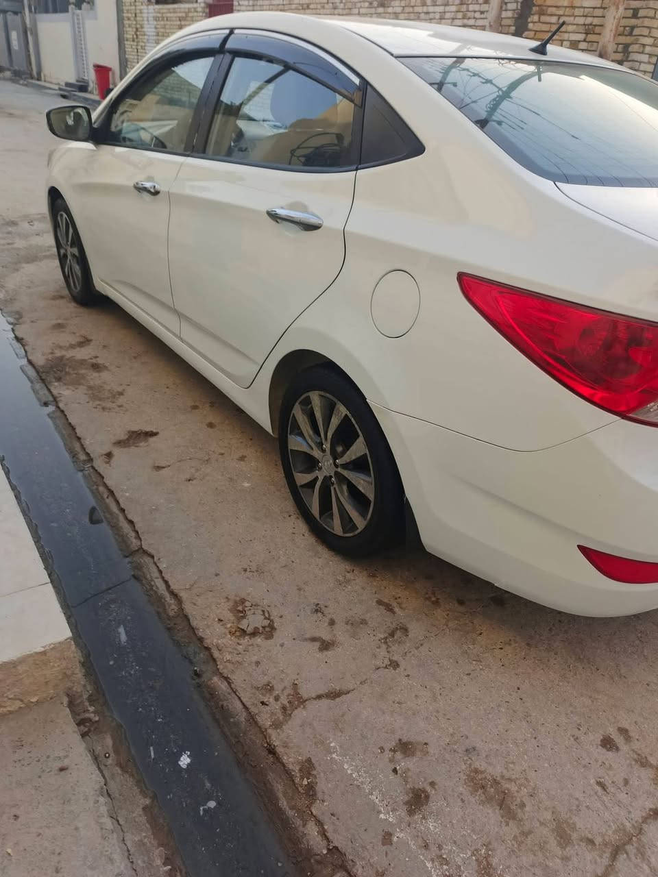 السلام عليكم
اكسنت خليجي موديل 2014
رقم بابل انكليزي هزه جديده 
محرك 1600 دبل قطره المرغوب
سياره فول فتحه سقف 
اشاير بلمري 5 ويل كروم
شاشه تحكم ستيرن تخم تاير جديد تبريد ثلج 
السونار مرفق بلمنشور 
السياره خير من الله ماعيزه شي ادامه كامله 

السعر 103 وبيهه مجال مكان نجف 

الرقم *********** بي واتساب

