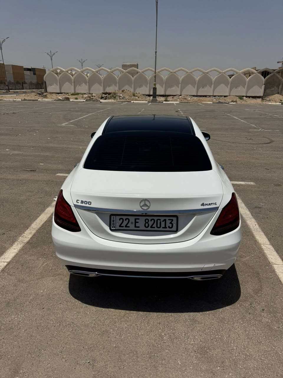 للبيع : Mercedes-Benz C300 موديل 2021
🔹 المواصفات :

 • وارد امريكي بدون حادث ( كلين تايتل )
 • المحرك: 2.0 لتر تيربو – 4 سلندر
 • ناقل حركة أوتوماتيكي – 9 سرعات
 •  العداد : 100.000 الف
 • صفر مسج

🔹 مميزات إضافية :

 • بانوراما 
 • دبل ماوس 
 • مثبت سرعه
 • رادار امامي
 • شاشه ديجيتال 
 • شفتات ستيرن
 • تدفئة ستيرن
 • نقطه عمياء
 • 5 وضعيات قياده
 • داخل صاج حقيقي
 • تدفئة المقاعد الاماميه
 • إنارة LED لون 64 اصل
 • رقم اربيل تحويل مباشر

 

📍 الموقع : كربلاء
💵 السعر : 275 $

للتواصل: ***********
