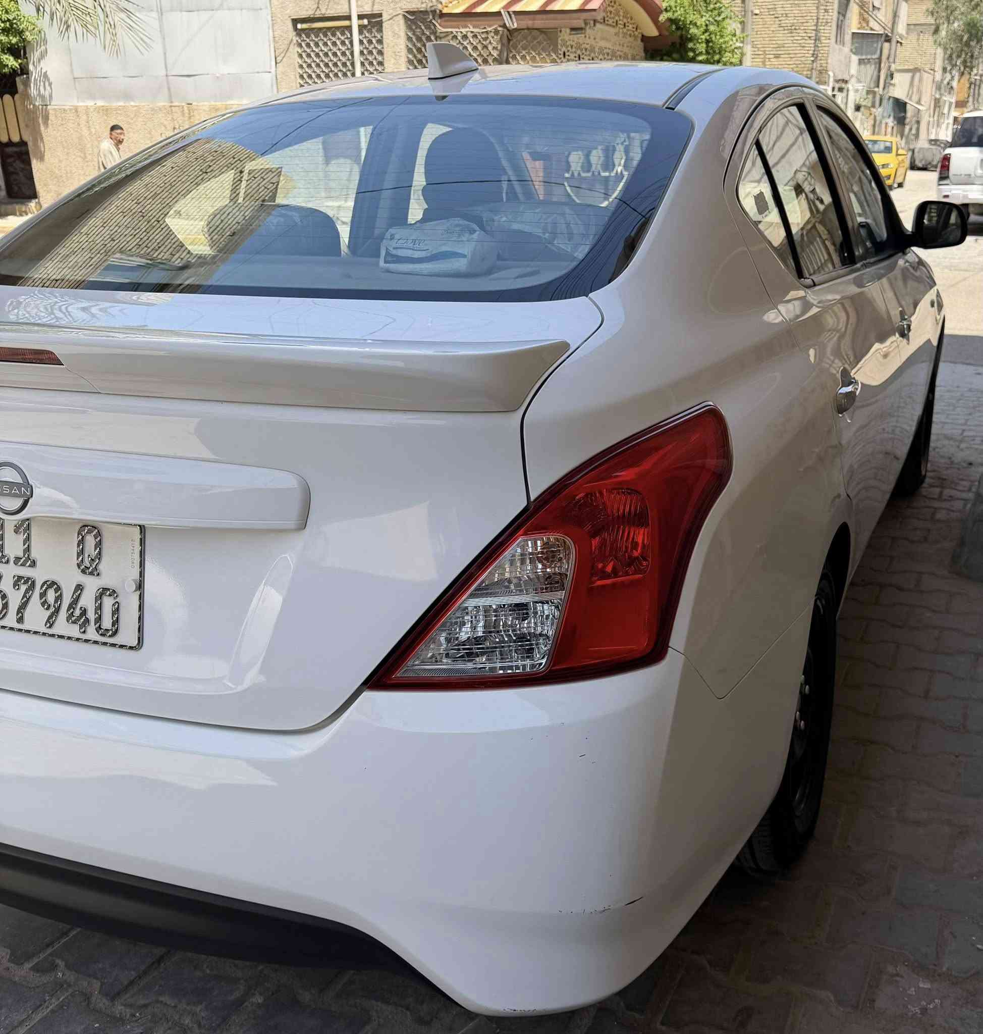 سلام عليكم عندي سني هندي لبيع موديل 24مكفوله كفاله عامه من الضربه و الصبغ و البارد رقم بغداد /مكاني بغداد الكرخ ماشيه 4 الف 
رقم تلفون ***********
سياره زيرو كله على وضع الشركه

