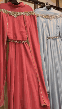 متوفر شلعة فساتين الاعداد ٣٠٠-٤٠٠ للتواصل 07731251176