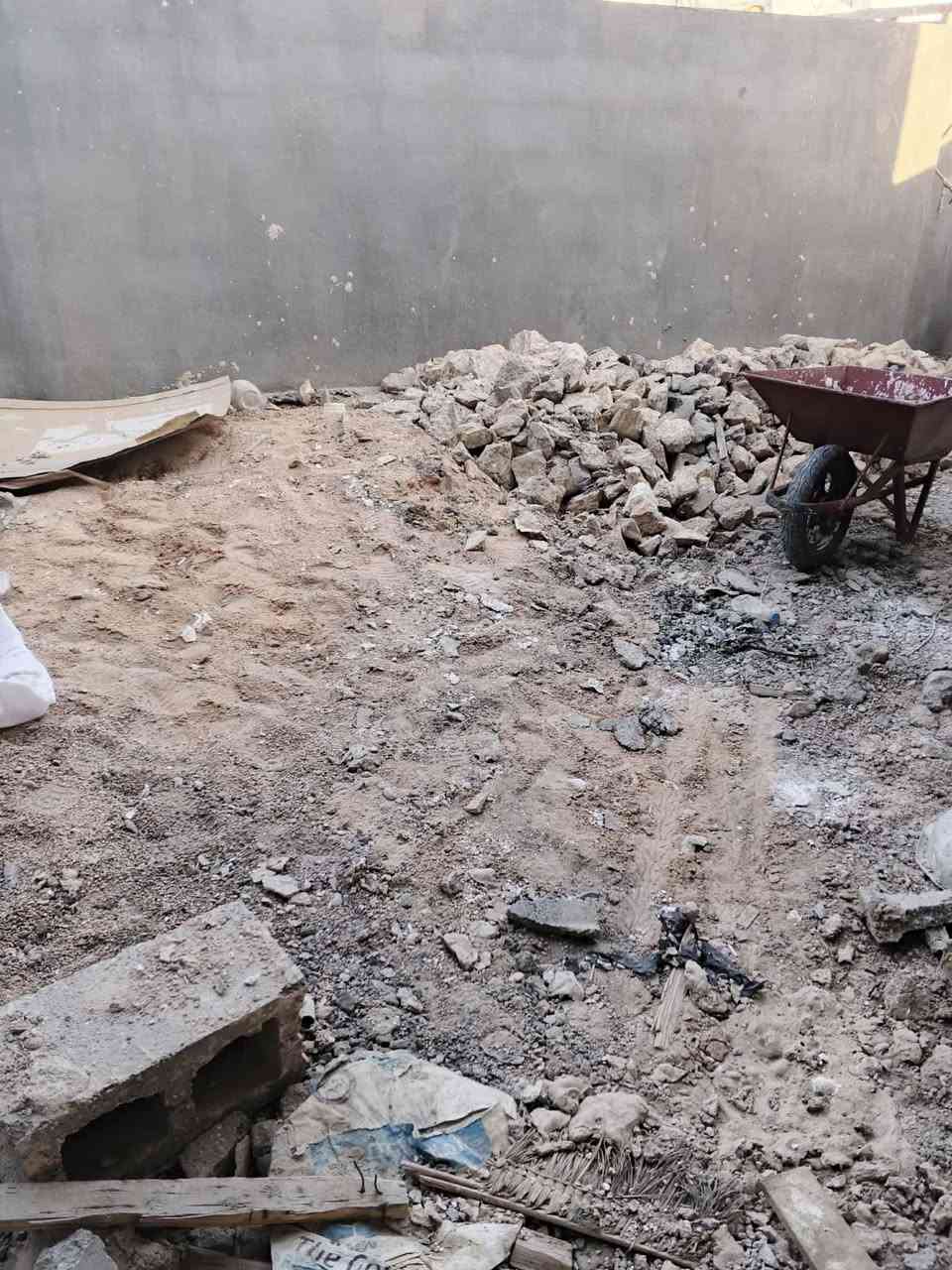 سلام عليكم  / يوجد كادر عمل جاهز/ تصعيد مواد/ تنضيف بيوت/ تفليش/ تكشيط/ تنضيف حدائق/ دفن نهري  / شقلنه ليل ونهار   /ومعداتنه جاهز/ ماعليك بس تصال على رقم  /     ***********
