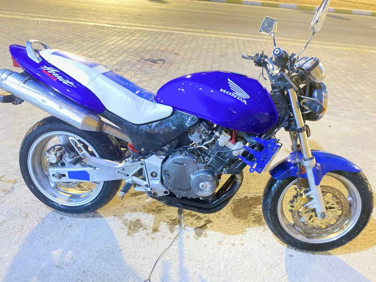 السلام عليكم شباب موجود سيبي مسجله رقم سنويه دراجه كلش نضيفه عنوان الرمادي 5كيلو رقم هاتف ***********
