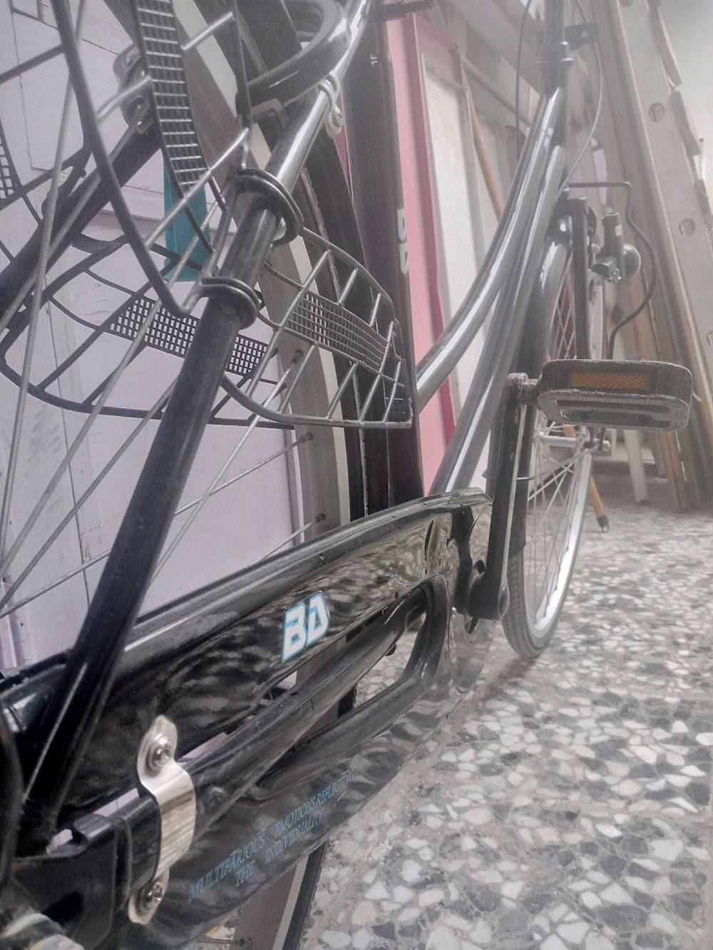 سعره 150 الف وبي مجال، او مراوس ب مبايل حسب القناعه، قبل اسبوعين نزلته من الحاويه من كرار ابو النقش موديل 2020 نضافه 100 كدامكم مكاني نجف حي العسكري