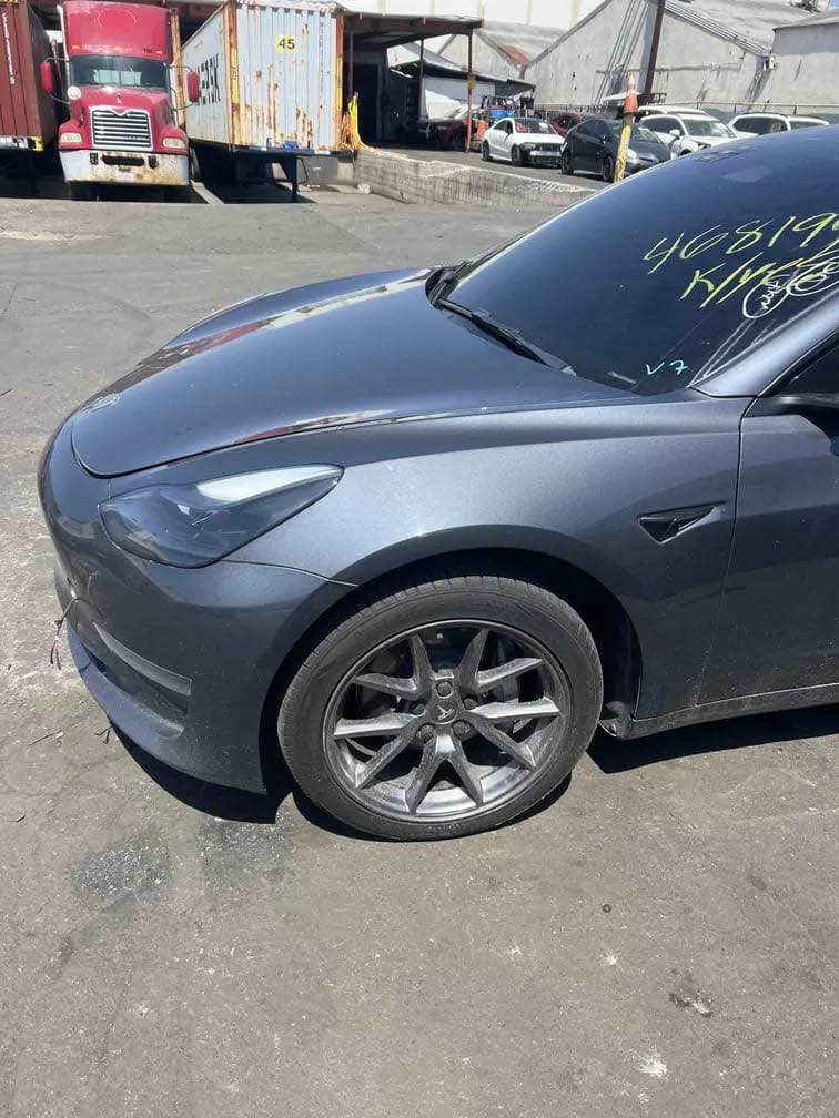 السلام عليكم من بعد اذن صاحب الاكروب تسلا مودل 3  اون لاين 2023 السياره بدون ايرباك على ضررها باسمي موجوده ابغداد ومواصفات التسلا معروفه ميحتاج اذكرها السعر 150 $ وياها جنطةسوده وشاحن 
*********** Colombo, Sri Lanka
