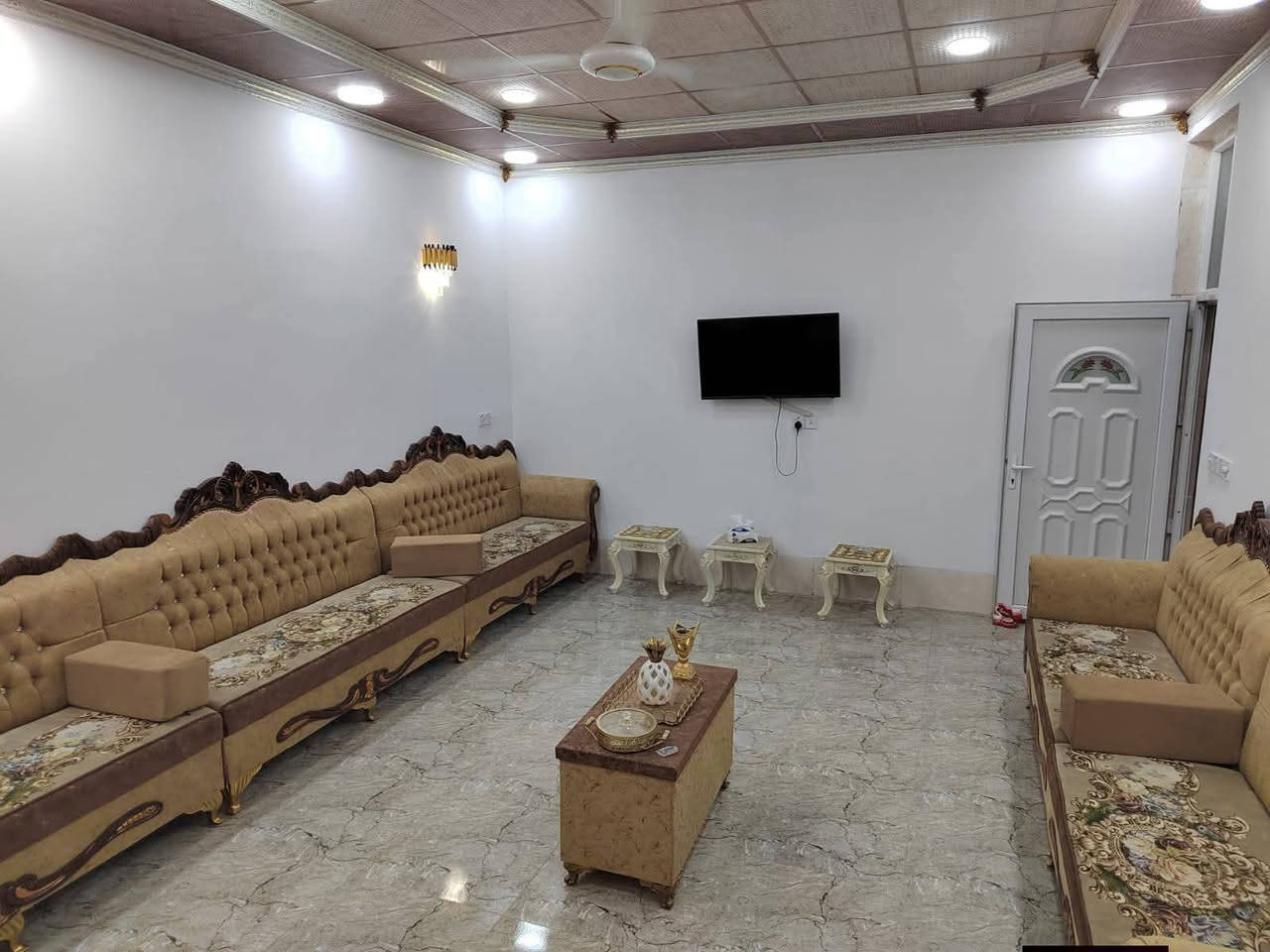 للبيع دار ٢٠٠ متر طابق واحد
غرفتين نوم صاله استقبال مطبخ صحيات داخليه وخارجيه
خدمات كامله بناء حديث 
الموقع الساده قرب جبار ابو الشربت 
للاستفسار ***********
