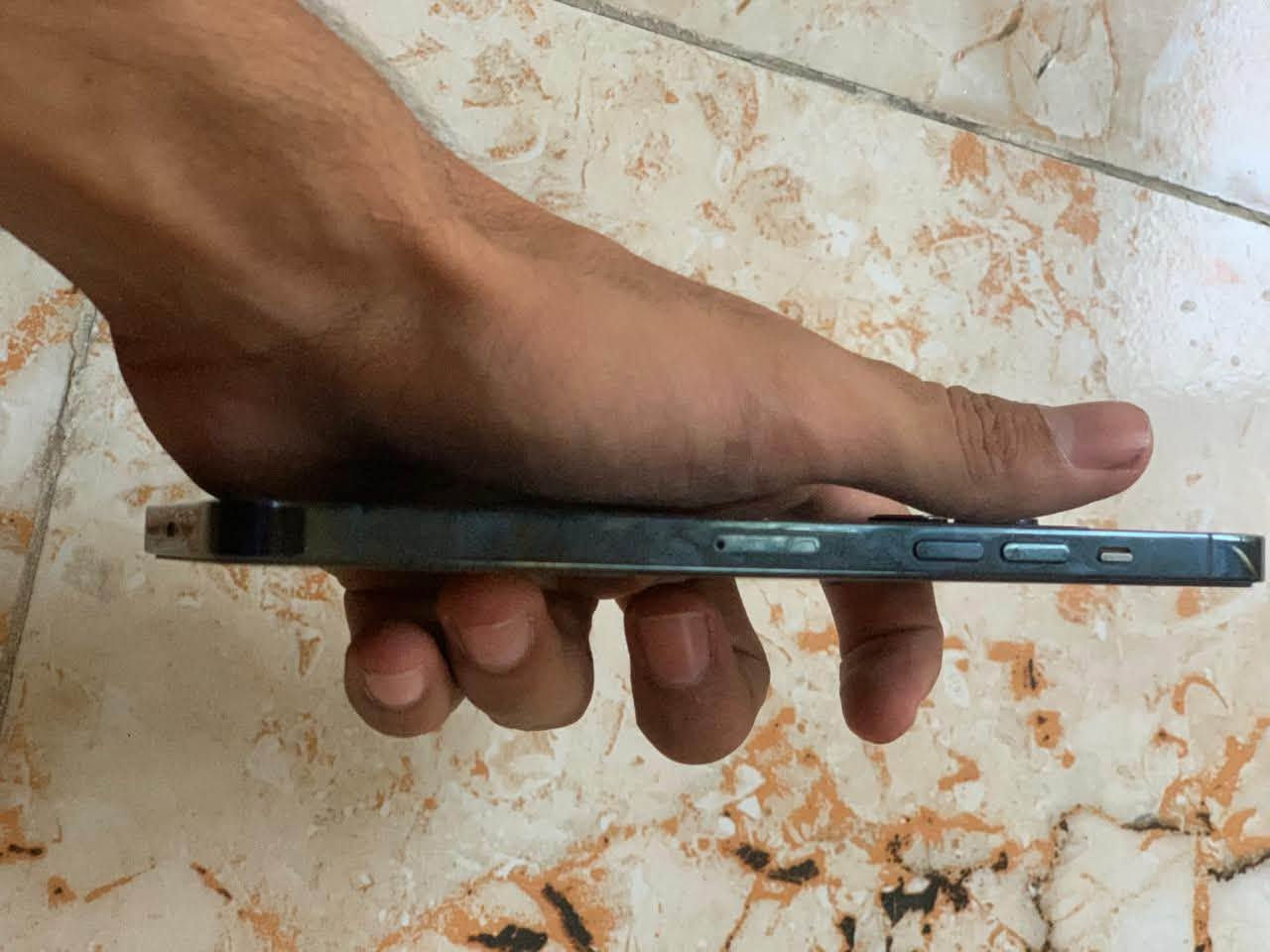سلام عليكم شباب جهاز ١٢بروماكس وتر جهاز مامفتوح ابد ونضيف كلش هاي شوفت عينك بطاريه 76 ذاكره 256 سعر400 قفل ريده هذا رقمي بس وتساب موجود ***********
