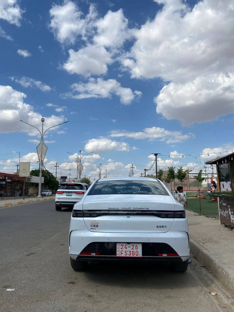 دستروير ٢٠٢٥ ماشية ٥٠٠٠ يعني زيرو تترقم اربيل باقيلها عالترقيم شهر ونص بعدها على وضع  الشركة الرصعات مال نقل مامبينات بالعين بس بالسونار..السعر ١٢٣ ورقة ترهم مراوس بعالي ١٦ وفوك سورنتو او راف فور او اوتلاندر  وانطي فرق..  مكان السيارة كركوك ..***********  موجود واتس اب
