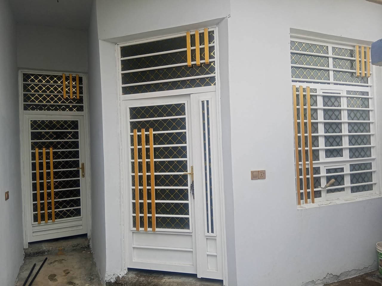 بيت 100م للبيع البناء جديد جاهز للسكن.العنوان التحرير الحولي زراعي محمد ليلة جزء الثالث شارع جامع المدينة المنورة المكاتبة باسمي مباشر مع صاحب الملك الاتصال على رقم *********** @الجميع
