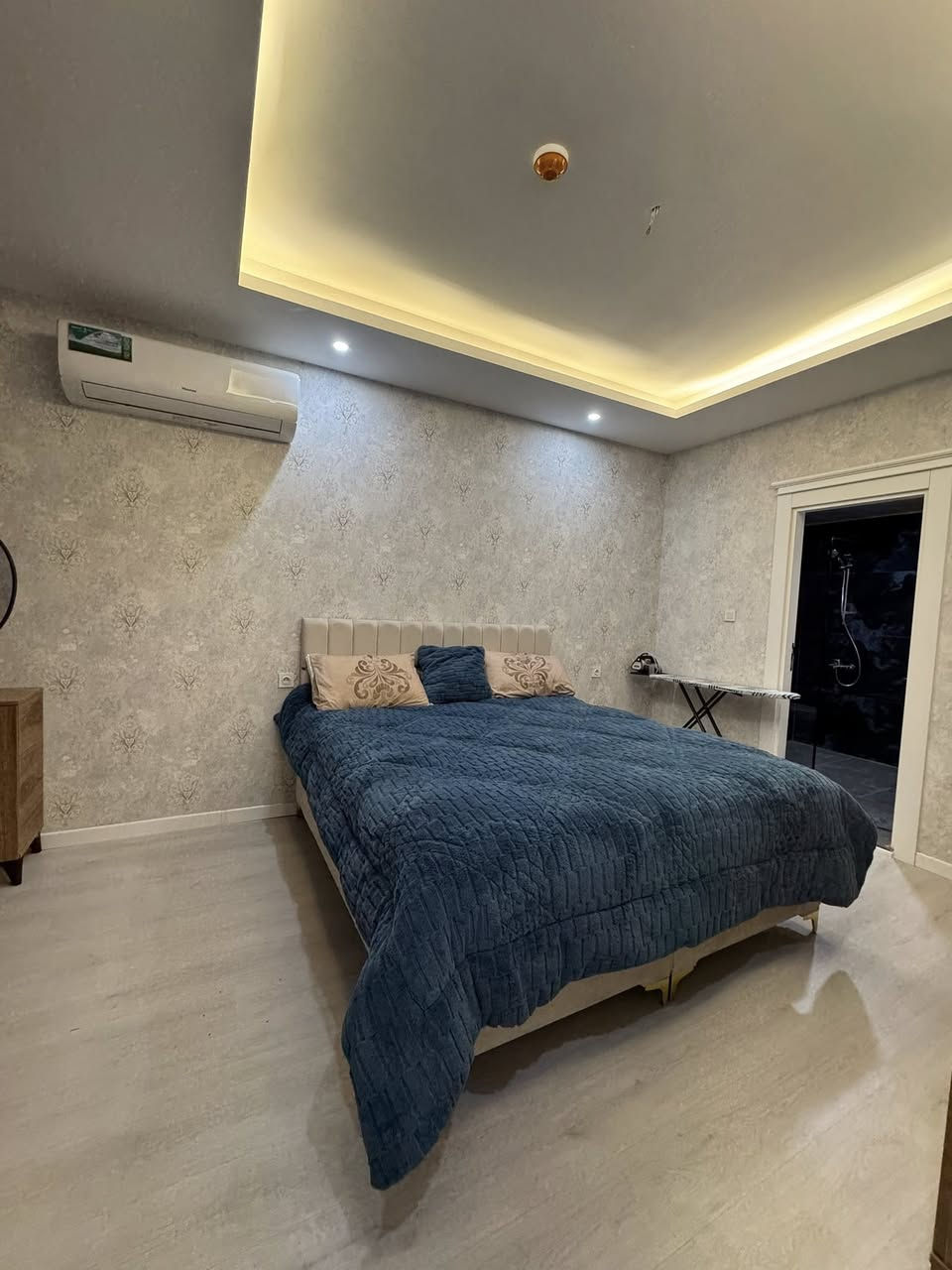 apartment for rent in queen tower (135m) 
furnished - with price: 800$ 

الشقة للإجار في كوين تاور (١٣٥متر) 
مؤثث -  سعر :٨٠٠$ 

شوقه بۆ کرێ لە کوین تاوەر 
(١٣٥مەتر)
راخراو  - نرخ : ٨٠٠$ 

بۆ زانیاری زیاتر : 
0750 425 1119

