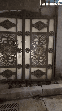 سلام عليكم باب لعرض مترتين  نضيف  ملاحضاه لجرجوباه ماته ماموجوداه  سعراه من لخير مياه لعنوان بغداد منطقت امل كبر ***********
