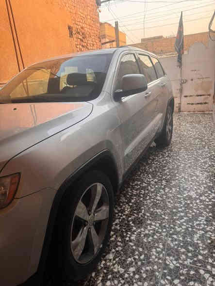 السلام عليكم 
 جيب لاريدو 2011 رقم اسليمانية 
كشن مخمل كهربائي جه الساق تحكم استيرن طخه بسيطه كلش جاملغ الأيسر تخم تاير حداديه جديده كير اومكينه مكفوله السياره عاوزها بوليش اودوشمه السياره ناعمه ماشيه 127 حقيقي 
السعر 155$ اوبيها مجال بسيط عنواني بغداد 
رقم *********** باقي التفاصيل ع خاص
