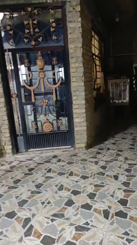 #عرض_دار_للـبـيـع 
دار سكن للبيع مساحته ( 144 م ) واجه ( 12 م * 12 م )
طابقين بناء حديث  طابوق 🧱 
وكما مبين بالصور ومقاطع الفيديو
العنوان : بغداد- ابو غريب- خرنابات- قرب أسواق العبودين
السعر 135 مليون وبي مجال للشراء الجاد 
للأستفسار أكثر يرجى الاتصال على الارقام التاليه: 
***********
***********
