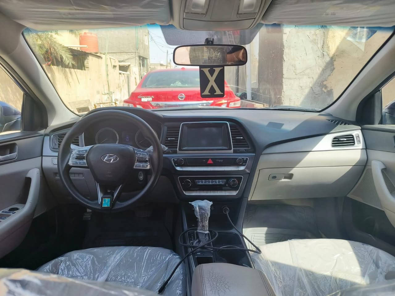 السلام عليكم سوناتا موديل 2018وارد امريكي مكينه 2400ضربته جاملغ السياره بدون ايرباك ولا شواصي وبيه كلير صفحه السيق بكانات جاهزه كير مكينه حداده تبريد تخم تاير اي نقص مابيه السعر 132وبيه مجال بسيط كلش العنوان البصره المعقل ***********
