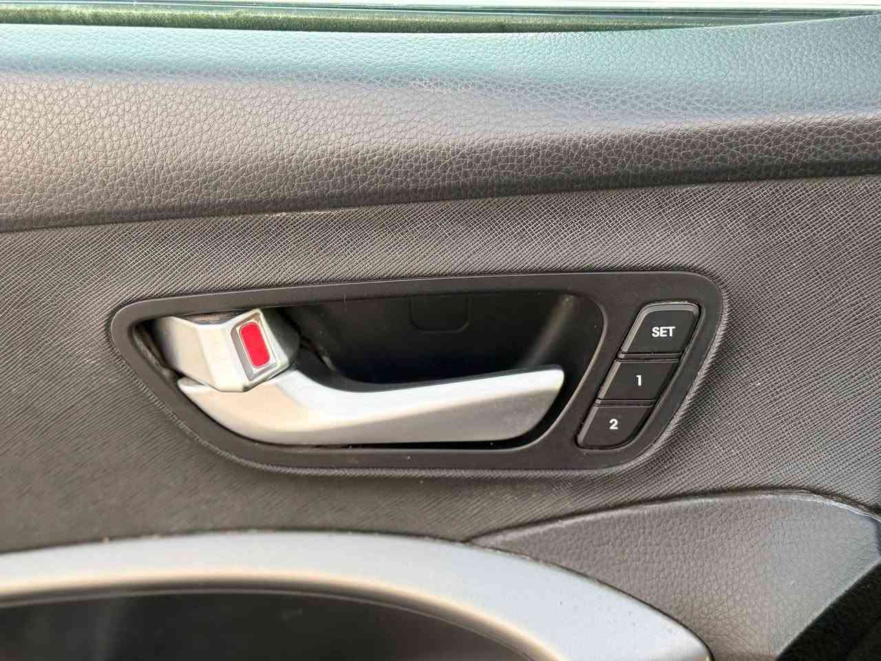 اسلام عليكم امرخصه مدير الكروب 
سنتافي مديل17.فول .مواصفات ..4 سلندر تخم تاير كير محرك كارتون الشراي تحويل مباشر المكان بصره ابو الخصيب السعر 150 $ وبيه مجال قليل للتصال ***********
