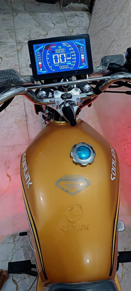 السلام عليكم
دراجه سولنك للبيع  زيرو بس مخلين بي بانزين ماشي من الجمعيه للبيت
محرك 200 چواكيچ  يرهم بيع او مراوس ب سايم اكتروني موديل من 20 وفوگ
***********
