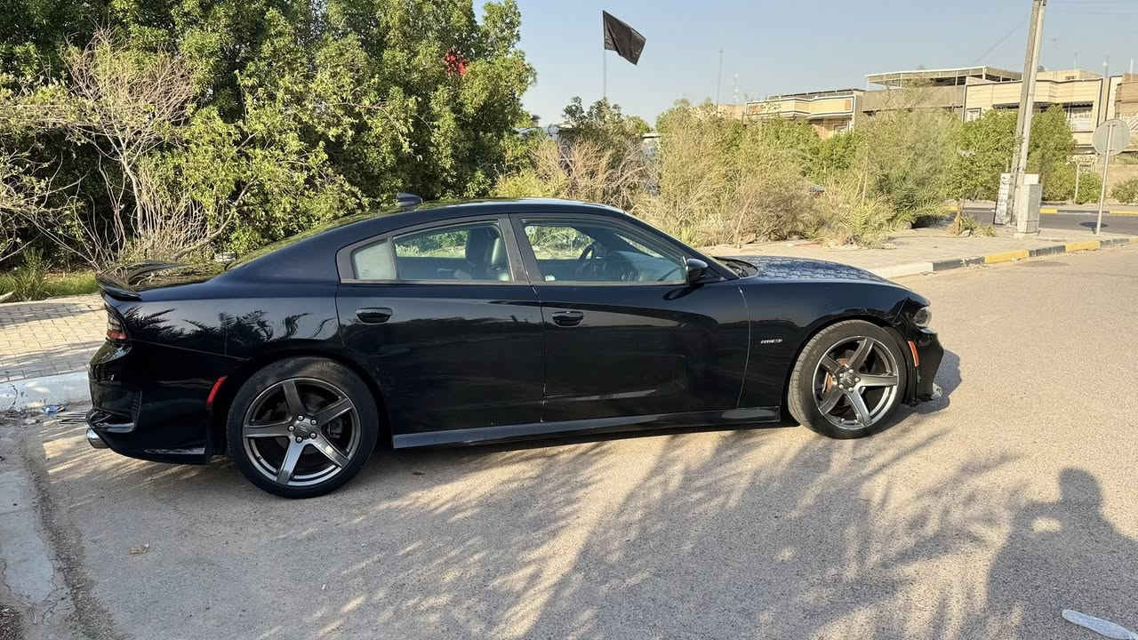 دودج جارجر 2016RT
فول مواصفات عدا الفتحه 
محرك هيمي 5700 
كفاله عامه من الضربه ومن من الصبغ بيها كلير ربع الباب عكس السايق وبيها بارد قليل 
كشنات جلد تدفئه امامي خلفي  تبريد امامي  مع تحكم كهربائي خزن ميموري 
كشن امامي يتحرك مع تشغيل السبارة 
مري قلاب  عند الرجوع 
حساسات خلفيه 
شاشه كبيرة 
ماشيه 125
السيارة عليها ادامه كامله بلكات ريسنك جدد قبل نوزلات مبدلهن جدد 
كير ومحرك بلاد ادائهن جيد ما بيهن شي 
حداده جديده الدبلات الكدام نص عمر 
تايرات جدد
ويل نجمه خسفه قويه جديد صار شهرين من شديته بدون فطر بس واحد بي عواج ويتعدل 
السيارة مبدل دعاميات وبنيد البنيد الاصلي موجود سعره  
السيارة نصبتها تخبل ناصبه بلاد 
داخل كله كاربون
دفيوزر خلفي
عليها داون بايب
اكزوز بوابات   صوته حلو وتحكم ريموت تسده وتفتحه 
عليها برمجه مصطفى ايكل برمجه وترتيبات
رقم بغداد مشروع وطني سنويه لل27 باسمي
السعر 185 
رقمي 
***********
بي واتساب 
العنوان بصرة جمعيات

