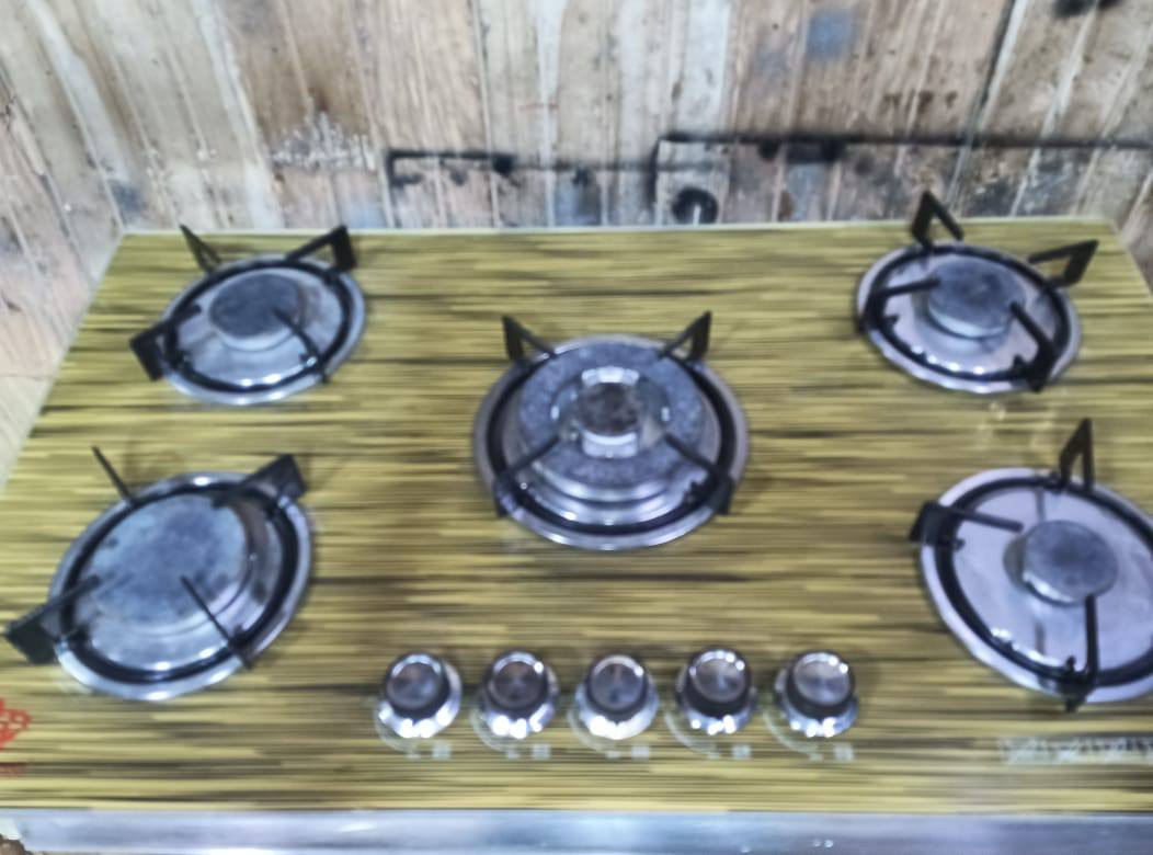 اغراض للبيع طباخ ايديال على فحص كلة شغال وبي ضمان شهر اي شي بي يرجع سعر 175غسالة على فحص كلة شغال غسل وتجفيف 25كيلو سعر 75باب عدد 2سعر الوحدة40طباخ منضدي جام لون صاج جديد كلش على فحص كلة شغال سعر 75وبيهن مجال لشراي يتصل ***********حلة حي المهندسين
