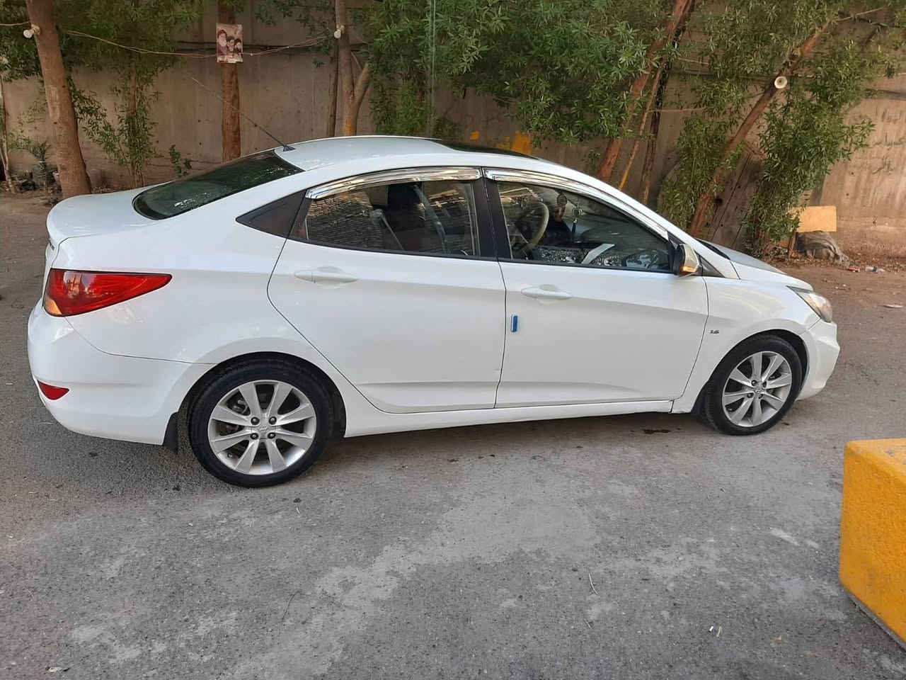 السلام عليكم اكسنت ٢٠١٢ خليجي محرك ١٦٠٠دوش سياره فول كلشي بشرط فول مواصفات فتحه سقف تحكم استيرن اشاير بالمري ٥تجاوي رقم بغداد الإنكليزي باسمي مشروع وطني ثاني يوم تحويل السعر ٩٥وبيها مجال بسيط بيها صبغات بسيطه بدون معجون مكاني بغداد شارع حيفا ***********
